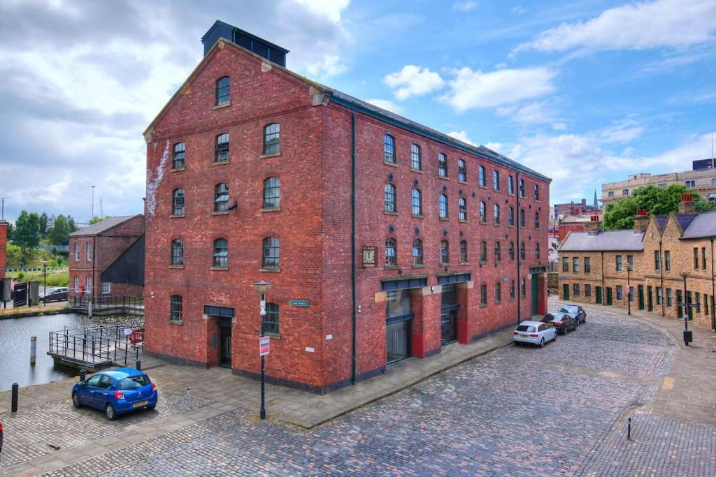 Beautiful 1-Bed Apartment In Grade Listed Warehouse - Victoria Quays, Sheffield City Centre, Free Parking, Pet Friendly, Netflix المظهر الخارجي الصورة