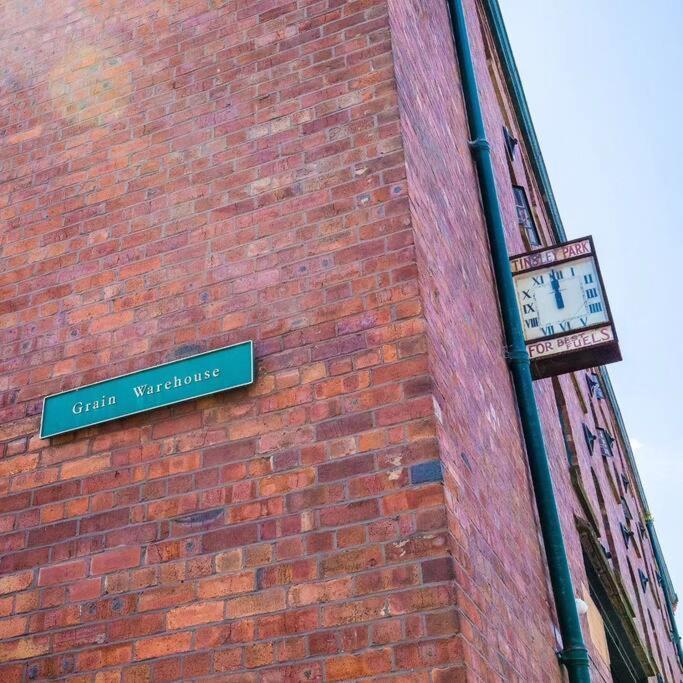 Beautiful 1-Bed Apartment In Grade Listed Warehouse - Victoria Quays, Sheffield City Centre, Free Parking, Pet Friendly, Netflix المظهر الخارجي الصورة
