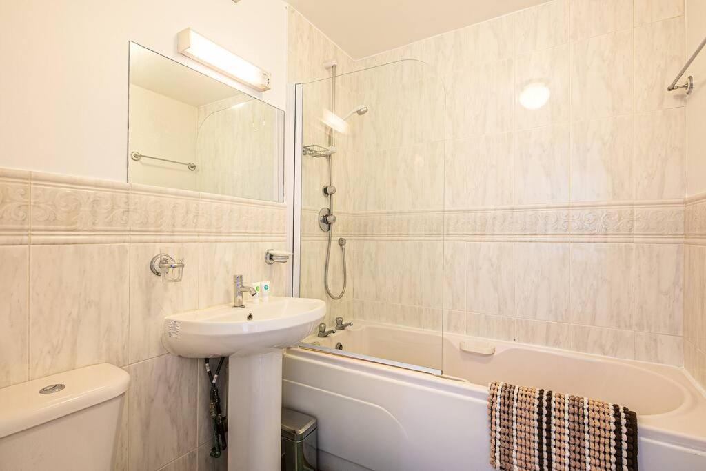 Beautiful 1-Bed Apartment In Grade Listed Warehouse - Victoria Quays, Sheffield City Centre, Free Parking, Pet Friendly, Netflix المظهر الخارجي الصورة